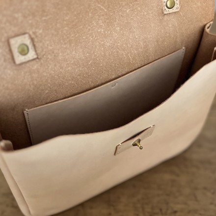 German hook handbag キナリ（ナチュラル)