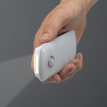 YAZAWA 無接点充電式人感明暗ナイトライト NCHSMN68WH