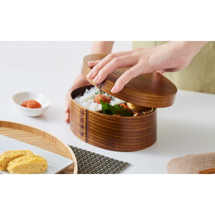 曲げわっぱ 弁当箱 高背小判型 天然木 700ml 1段 お弁当箱 ランチボックス 仕切り バンド付き まげわっぱ ブラウン 漆塗り オーバル 楕円 かわいい 可愛い おしゃれ