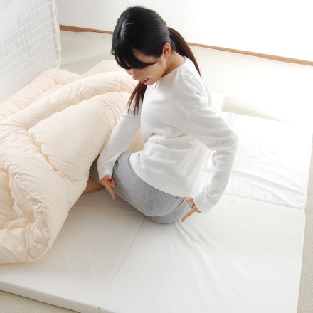 おむつカバー すいとるオムツコート ファスナー付き 男女兼用 日本製 漏れ防止 介助 介護 寝たまま脱着 60cc吸水 ポリウレタン樹脂 失禁対策 ホワイト