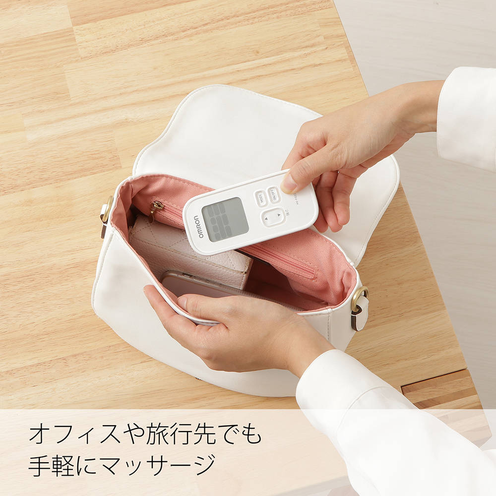 オムロン 低周波治療器 HV-F021-W ホワイト＆替えパッド HV-LLPAD GY＆電池＆クロス