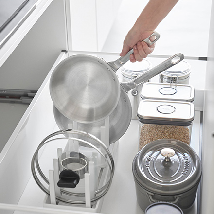 tower タワー シンク下幅調節鍋蓋&フライパン収納スタンド W40 ホワイト 1361