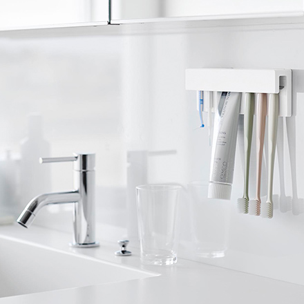 tower タワー フィルムフック差し込み式歯ブラシ&チューブホルダー W18 ホワイト 1497