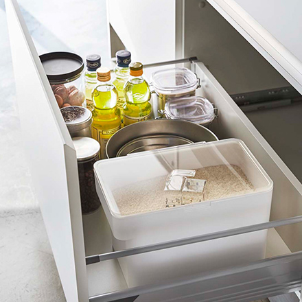 tower タワー 密閉 シンク下米びつ 5kg 計量カップ付 ホワイト 3377