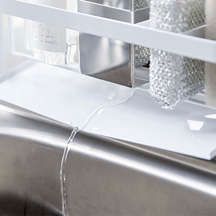 tower タワー 水が流れるスポンジ&ボトルホルダー ホワイト 5016