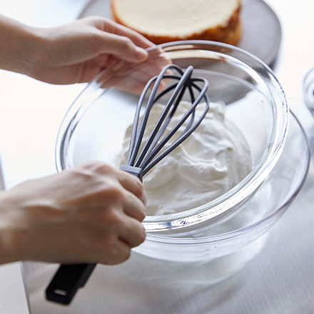 tower タワー シリコーンハンドル泡立て器 ブラック 6363