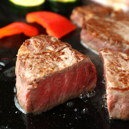 鳥取和牛 希少部位ステーキ （ロース／モモ） 400g