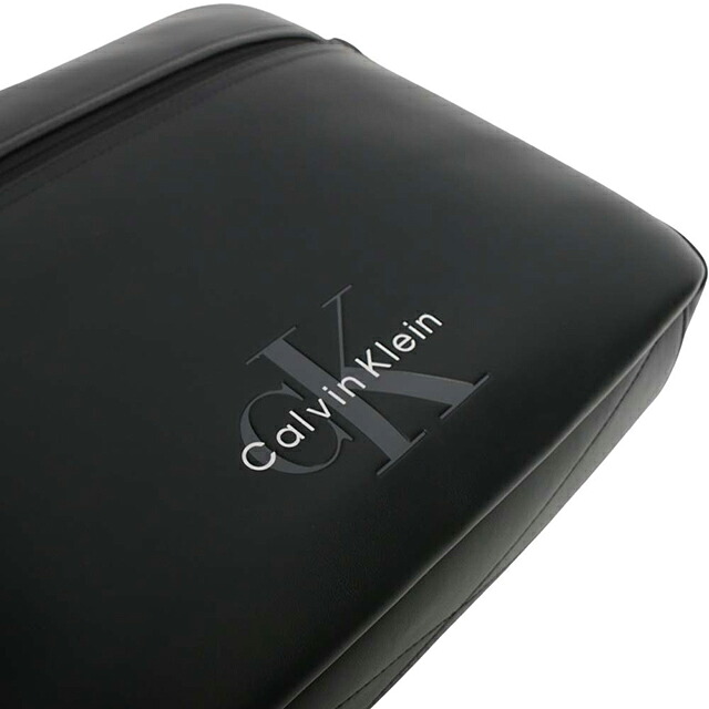 カルバンクライン CALVIN KLEIN BOLD LOGO WEBBING LAPTOP FLIGHT ショルダーバッグ lv04d3442g-ub1 メンズ BLACK ブランド 斜めがけ ブランド 高級 おしゃれ プレゼント 男性 実用的 かっこいい