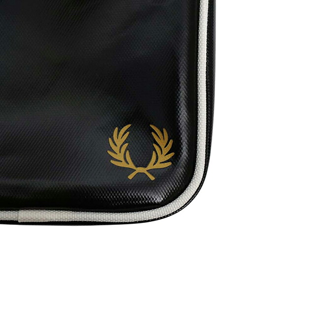 フレッドペリー FRED PERRY Classic Small Side Bag ショルダーバッグ l1179-d57 ユニセックス Black Ecru ブランド 斜めがけ ブランド 高級 おしゃれ プレゼント 男性 実用的 かっこいい