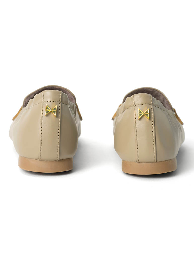 BUTTERFLY TWISTS LINA 折りたたみ可能フラットローヒールロファー TAUPE