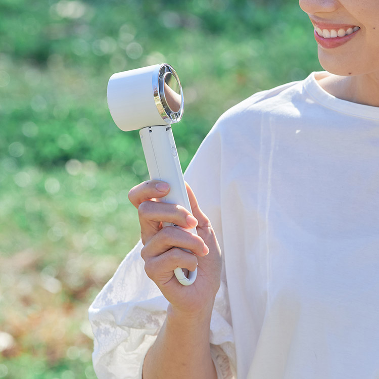 Life on Products ライフオンプロダクツ ペルチェ冷却機能ハンディファン カラビナ付 ベージュ LCAF034