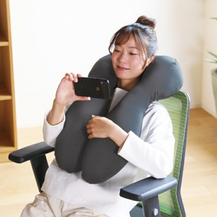 胸を開くまくら 枕 ピロー