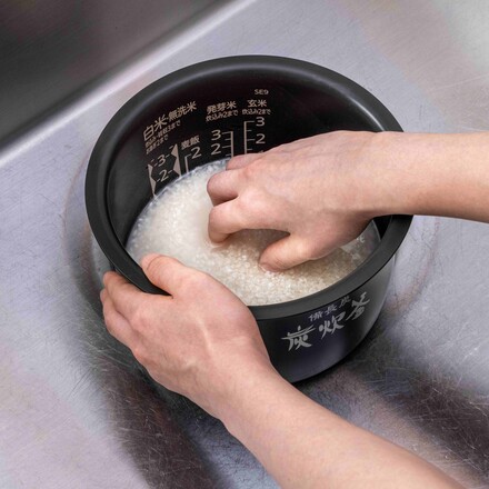 三菱電機 炭炊釜 ＩＨジャー炊飯器 備長炭 小釜 黒曜(こくよう) NJ-SE06H-B
