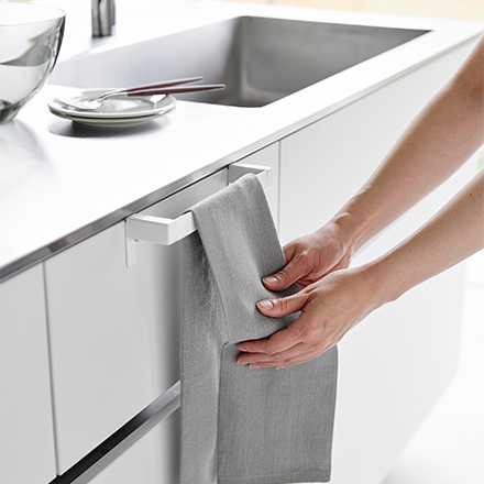 tower タワー 滑り落ち防止キッチンタオルハンガーバー ホワイト 1808