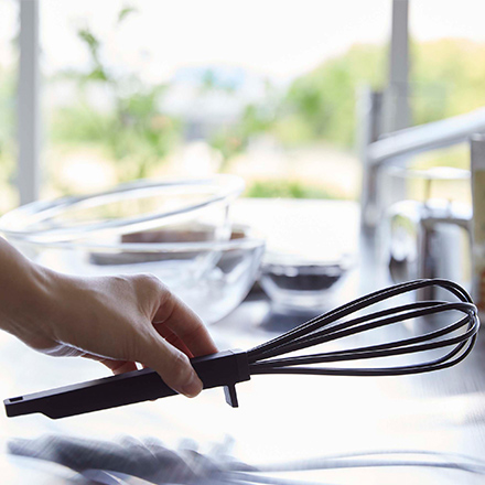 tower タワー シリコーンハンドル泡立て器 ブラック 6363