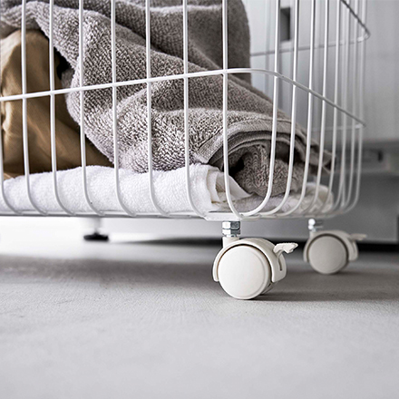 tower タワー ランドリーバスケット キャスター付 ワイド＆ロー ホワイト 6627