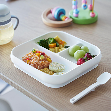 tower タワー 吸盤付きシリコーンベビーフードトレー ホワイト 10049