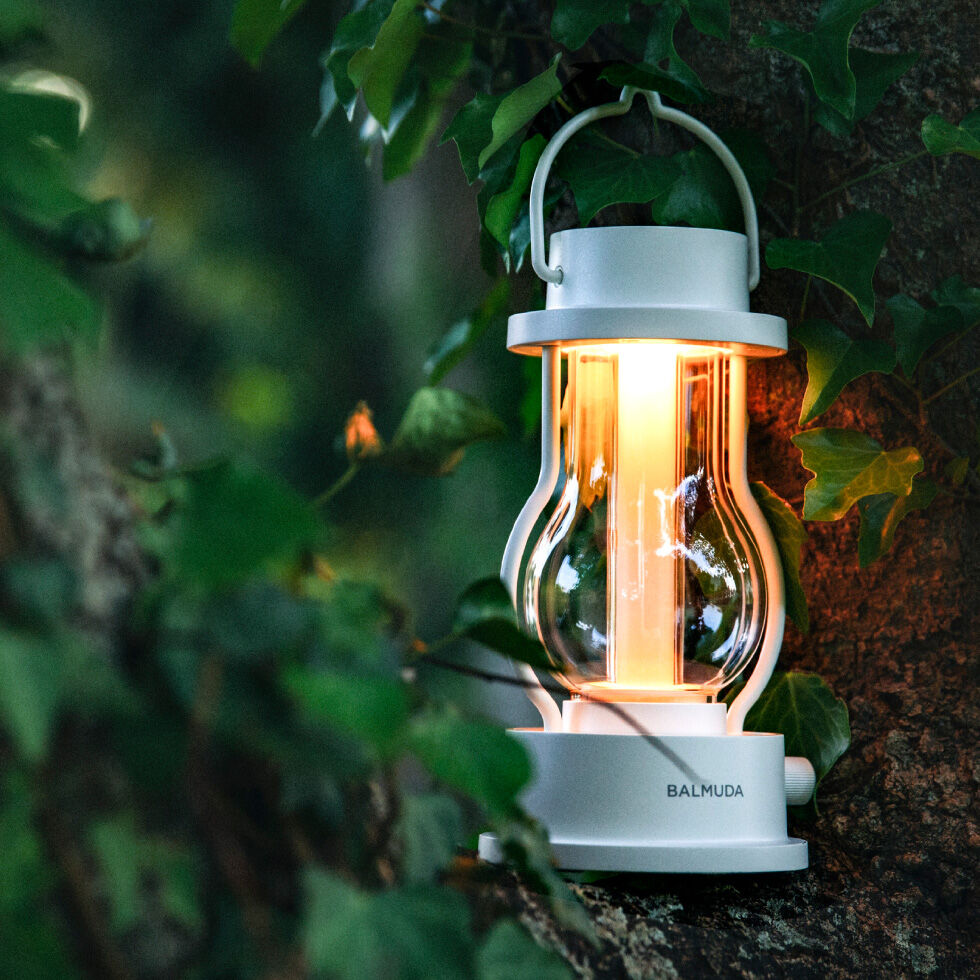 バルミューダ ザ・ランタン BALMUDA The Lantern ポータブルLEDランタン 正規販売店 L02A-WH ホワイト