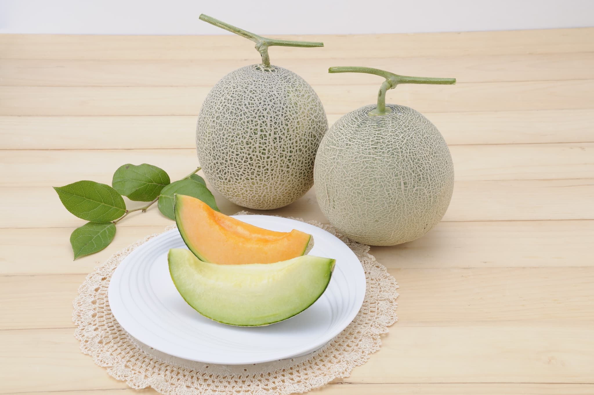 【出荷時期7月中旬～8月上旬まで(受付7/31終了)】北海道産 赤肉・青肉ペアメロンセット1.3kg×各1玉 0000-020152