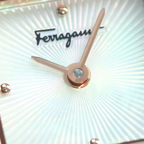 フェラガモ Ferragamo 時計 レディース スイス製 スクエア SFBY00219 腕時計 ホワイトシェル ピンクゴールド 高級 ブランド おしゃれ 防水 軽い 華奢 かわいい プレゼント 女性 実用的
