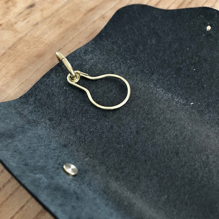 knit pin key case チョコ