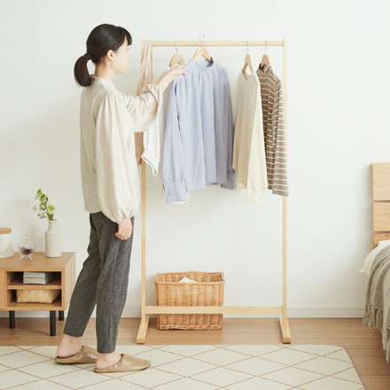 木製シングルハンガー 幅77cm 奥行44cm 高さ152cm ハンガーラック おしゃれ 組立式 天然木 パイン材 ナチュラル