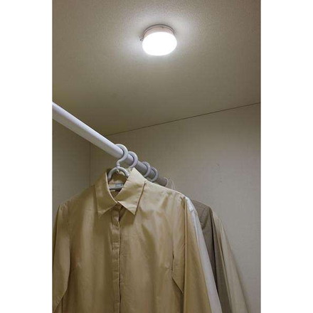 乾電池式LEDセンサーライト マルチタイプ 昼白色 BSL40MN-WV2 アイリスオーヤマ
