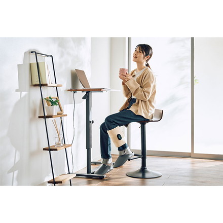 充電式レッグリフレ あしかる ふくらはぎ マッサージ 巻きつけ 3段階 折りたたみ コンパクト QUADS QS-555 アイボリー