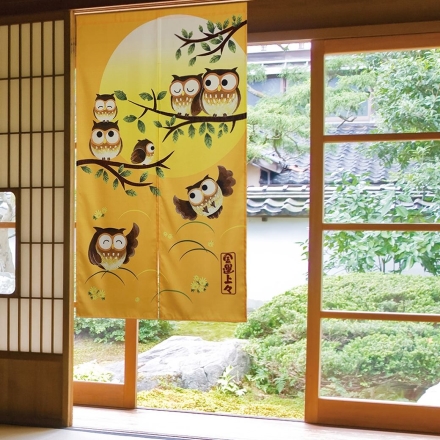 「風水」ふくろうのれん 暖簾 フクロウ 縁起物 室内 インテリア 間仕切り 目隠し おしゃれ かわいい 梟 ロング丈