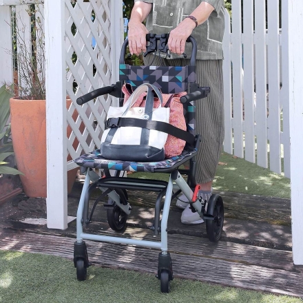 折りたたみ式 お出かけカート 座面付き 耐荷重100kg ブレーキ搭載 シルバーカー 完成品 スチール製 旅行 散歩 介護 介助 軽量 移動補助