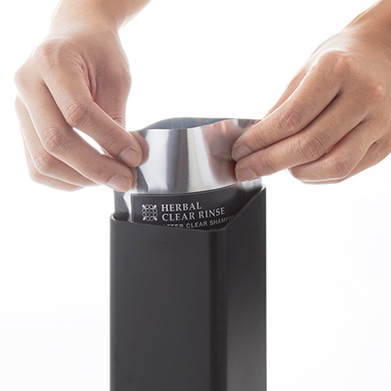 tower タワー たっぷり洗剤が出るマグネットディスペンサー ボディソープ ブラック 1537