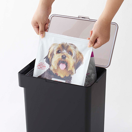 tower タワー 密閉ペットフードストッカー 6.5kg 計量カップ付 ブラック 5616