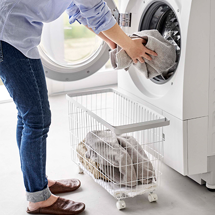 tower タワー ランドリーバスケット キャスター付 ワイド＆ロー ホワイト 6627