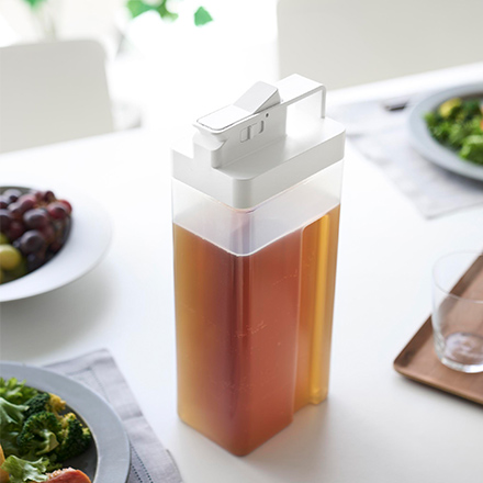 tower タワー 倒して置けてそのまま注げる冷水筒 2.2L ホワイト 10029