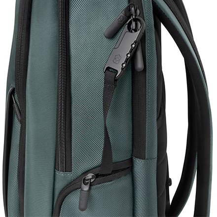 ビクトリノックス アルトモントプロフェッショナル エッセンシャル ラップトップ バックパック ストーム 653290