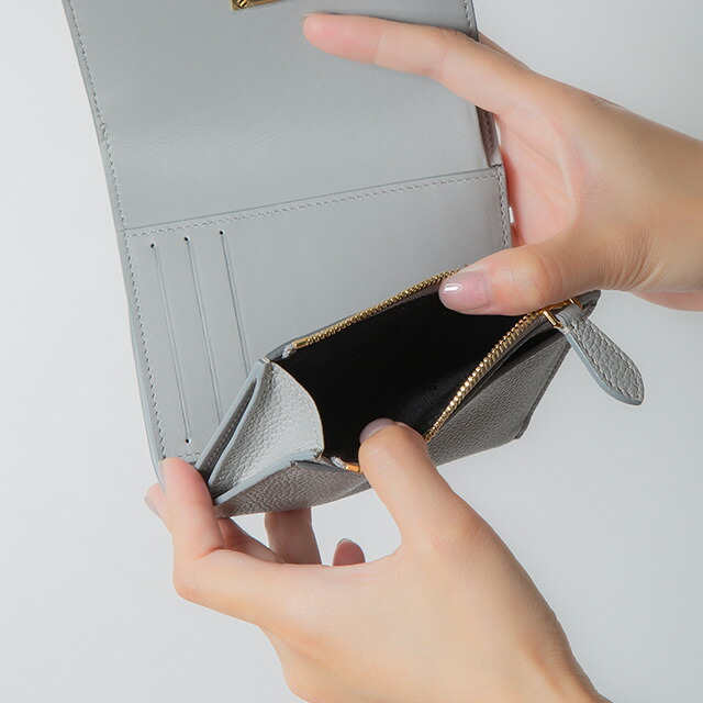 バ－バリ－ 三つ折り財布 レディース ブランド BURBERRY 8070433 グレー ウォレット 高級 おしゃれ プレゼント 実用的