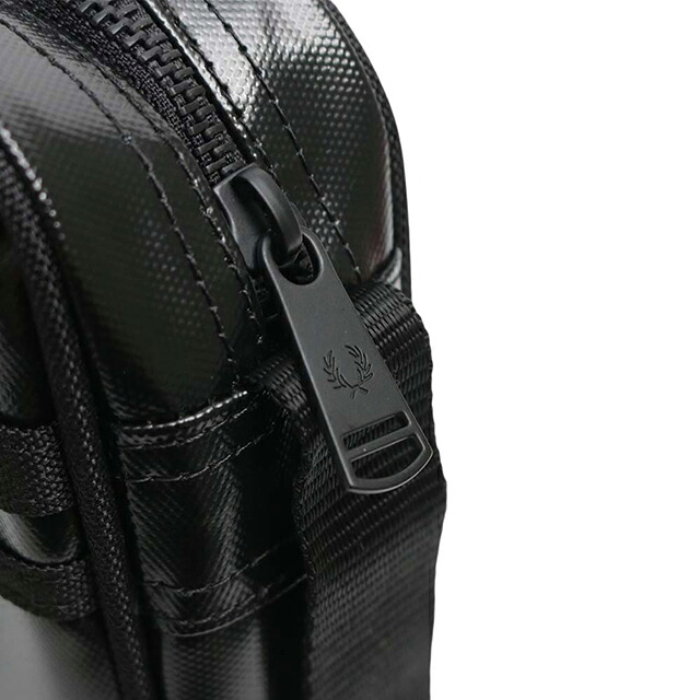 フレッドペリー FRED PERRY Tonal Classic Mini Shoulder Bag ショルダーバッグ l2169-774 ユニセックス Black Gold ブランド 斜めがけ ブランド 高級 おしゃれ プレゼント 男性 実用的 かっこいい
