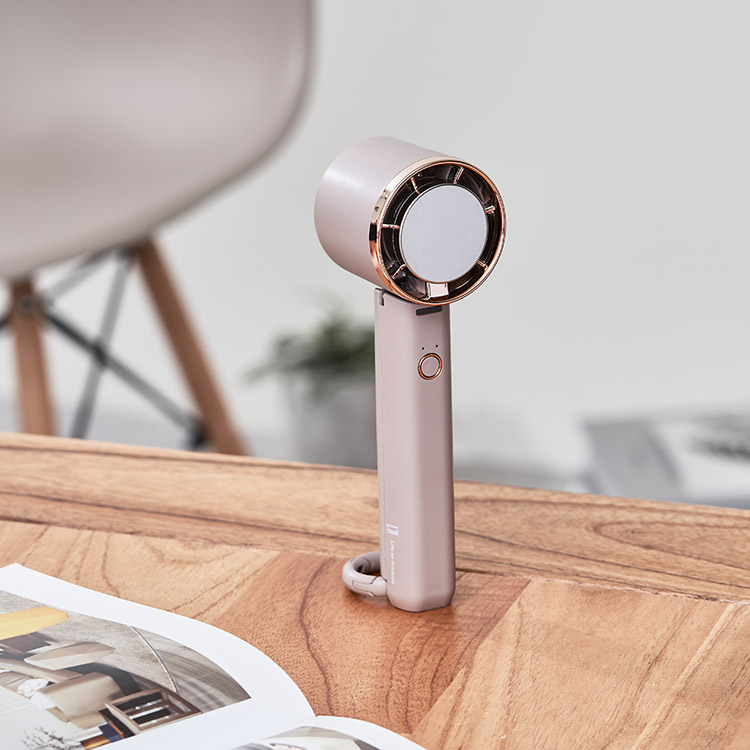 Life on Products ライフオンプロダクツ ペルチェ冷却機能ハンディファン カラビナ付 ベージュ LCAF034