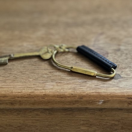 真鍮引き立つキーリング キーホルダー キナリ