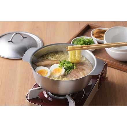 ヨシカワ 日本製 ステンレス卓上鍋 18cm フタ付き 目盛付き 燕三条 ステンレス鍋 インスタントラーメン うどん 1人用 コンパクト SJ3627 IH対応 ガス火OK Yoshikawa