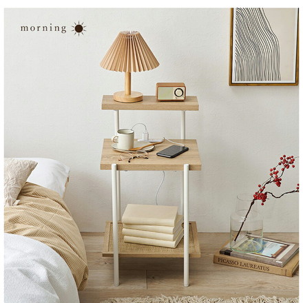 ナイトテーブル 2口コンセント付 ラタン調 こなれ感 オープンラック ナチュラル 韓国風インテリア 組立式 アジャスター付