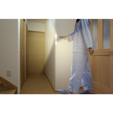 ムサシ どこでも スリムセンサーライト ASL-025 自由自在 玄関 食器棚 物置 懐中電灯 マグネット付