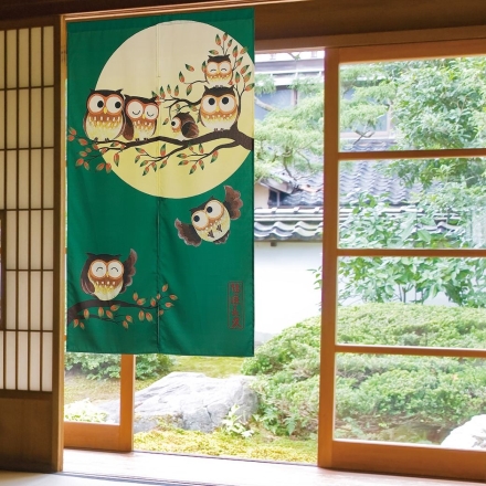 「風水」ふくろうのれん 暖簾 フクロウ 縁起物 室内 インテリア 間仕切り 目隠し おしゃれ かわいい 梟 ロング丈