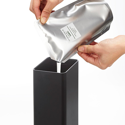 tower タワー たっぷり洗剤が出るマグネットディスペンサー ボディソープ ブラック 1537