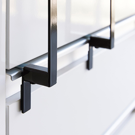 tower タワー キッチンシンク下収納扉タオルハンガー ブラック 1986