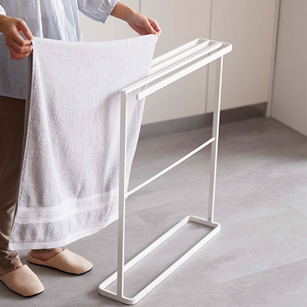 tower タワー 横から掛けられるバスタオルハンガー スリム ホワイト 5576