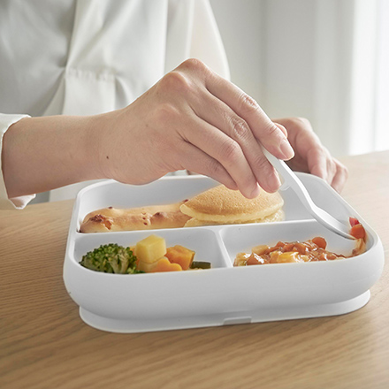 tower タワー 吸盤付きシリコーンベビーフードトレー ホワイト 10049