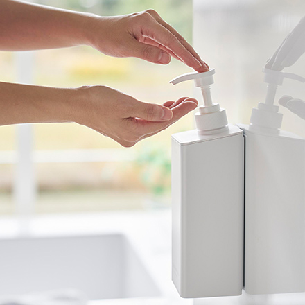 tower タワー たっぷり洗剤が出るマグネットディスペンサー ボディソープ ホワイト 1536