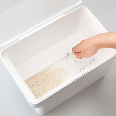 tower タワー 密閉 シンク下米びつ 5kg 計量カップ付 ホワイト 3377