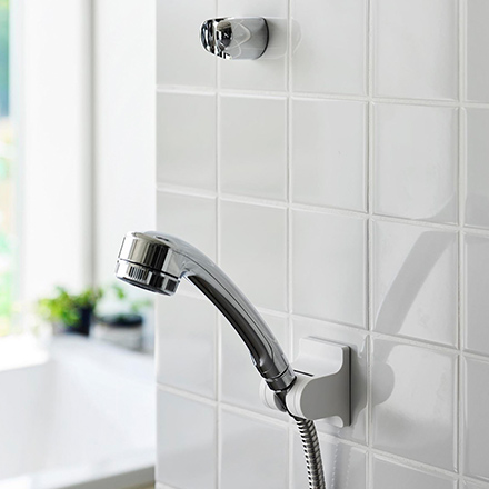 tower タワー 角度が調節できるフィルムフックシャワーホルダー ホワイト 10288